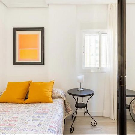 Apartamento Amplio Con 4 Habitaciones Y 2 Banos - Great Apartment With 4 Rooms - 2 Baths Seville Exterior photo