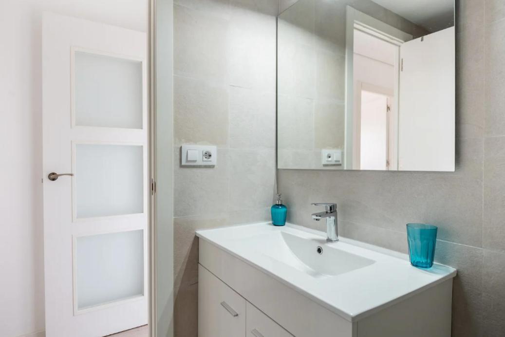 Apartamento Amplio Con 4 Habitaciones Y 2 Banos - Great Apartment With 4 Rooms - 2 Baths Seville Exterior photo
