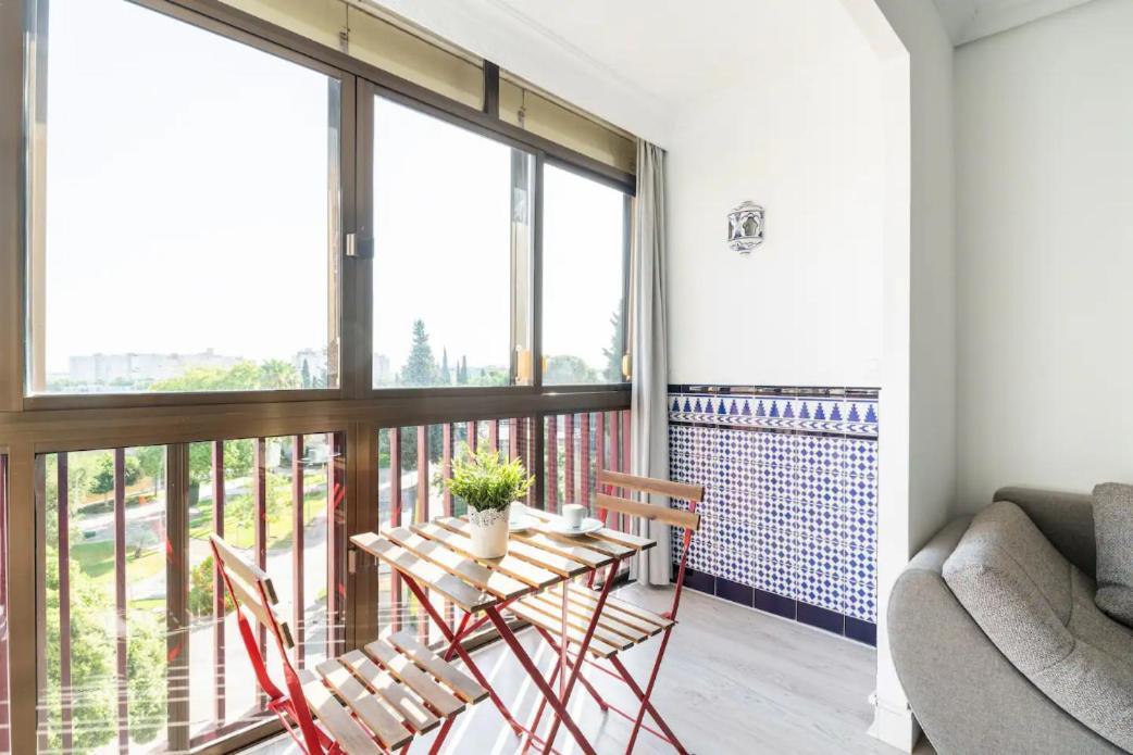 Apartamento Amplio Con 4 Habitaciones Y 2 Banos - Great Apartment With 4 Rooms - 2 Baths Seville Exterior photo