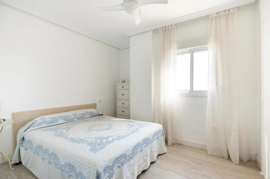 Apartamento Amplio Con 4 Habitaciones Y 2 Banos - Great Apartment With 4 Rooms - 2 Baths Seville Exterior photo