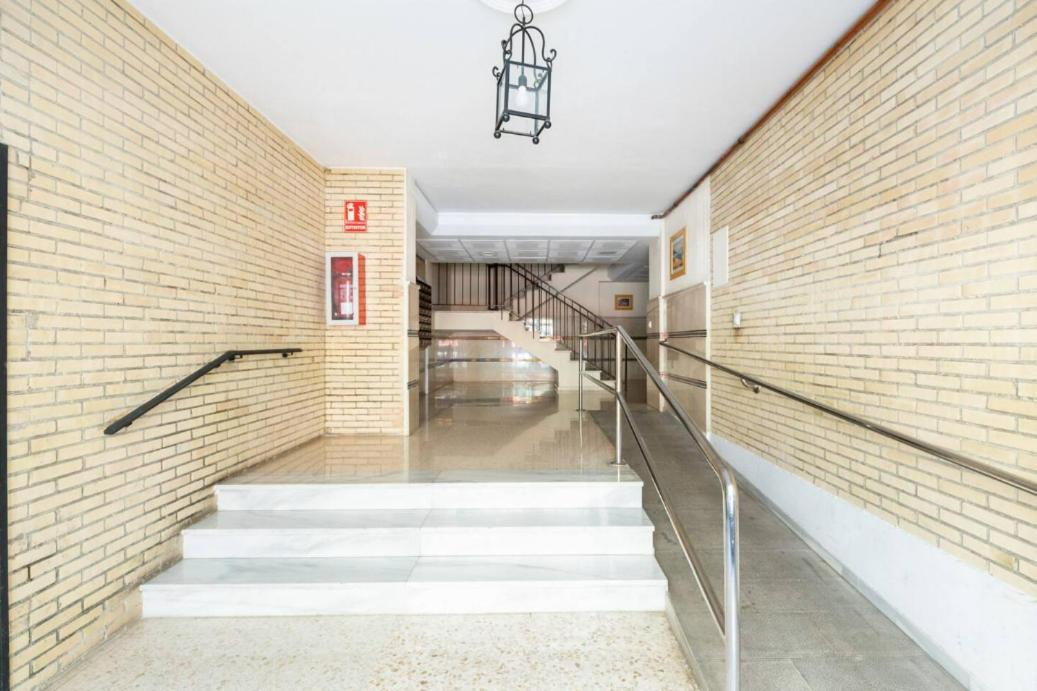 Apartamento Amplio Con 4 Habitaciones Y 2 Banos - Great Apartment With 4 Rooms - 2 Baths Seville Exterior photo