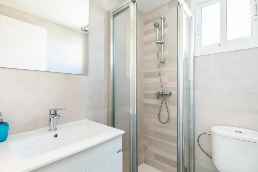 Apartamento Amplio Con 4 Habitaciones Y 2 Banos - Great Apartment With 4 Rooms - 2 Baths Seville Exterior photo