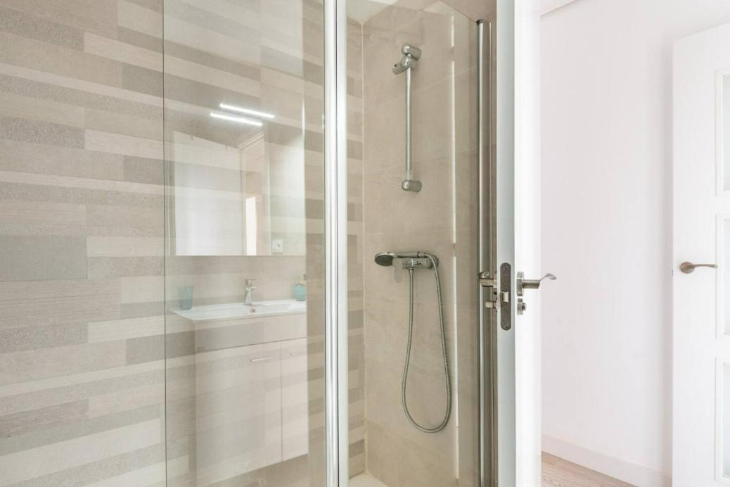 Apartamento Amplio Con 4 Habitaciones Y 2 Banos - Great Apartment With 4 Rooms - 2 Baths Seville Exterior photo