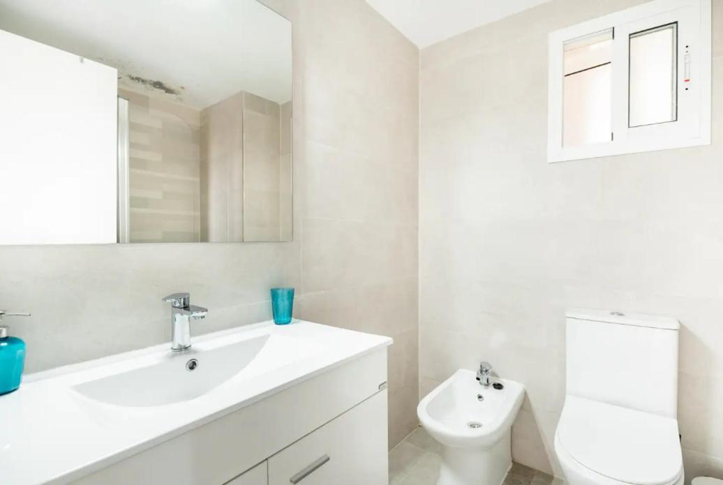 Apartamento Amplio Con 4 Habitaciones Y 2 Banos - Great Apartment With 4 Rooms - 2 Baths Seville Exterior photo