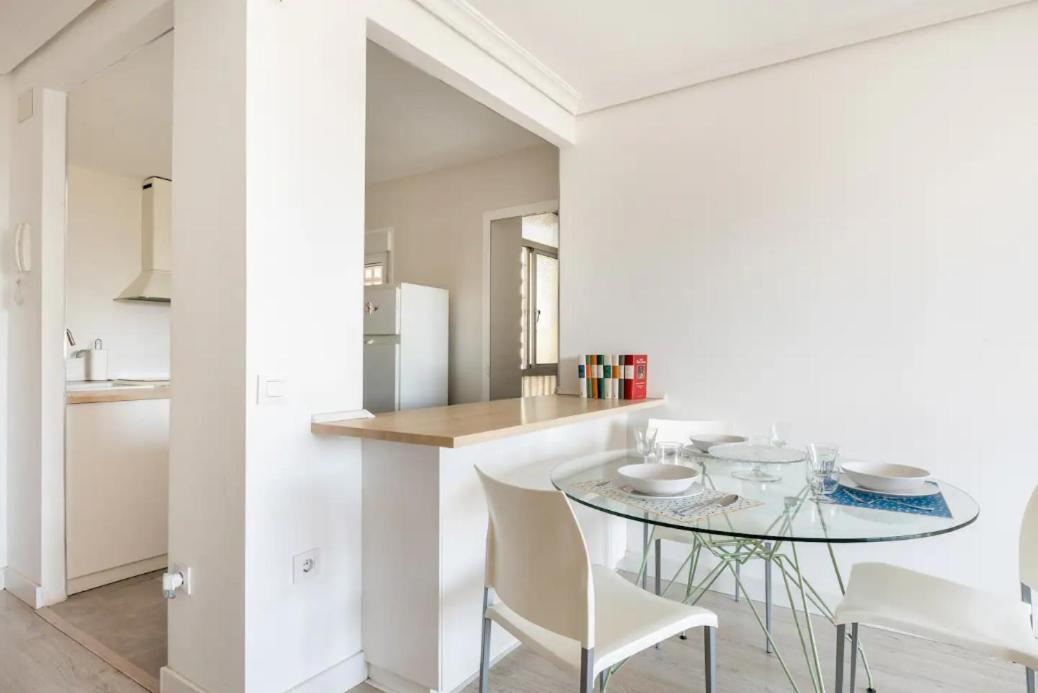 Apartamento Amplio Con 4 Habitaciones Y 2 Banos - Great Apartment With 4 Rooms - 2 Baths Seville Exterior photo
