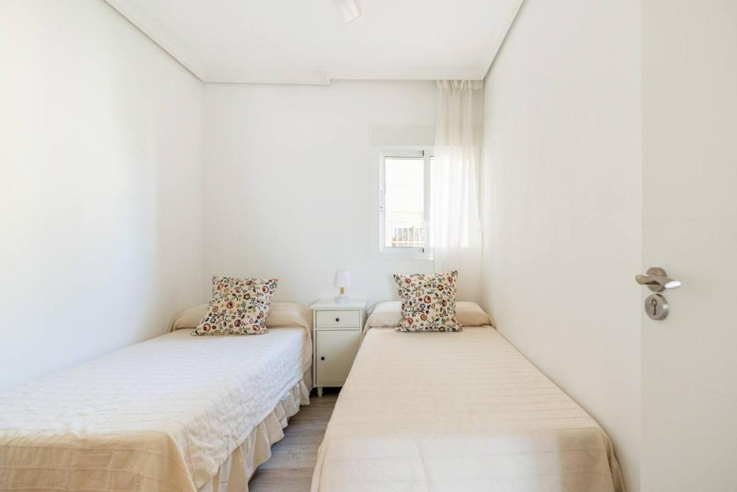 Apartamento Amplio Con 4 Habitaciones Y 2 Banos - Great Apartment With 4 Rooms - 2 Baths Seville Exterior photo
