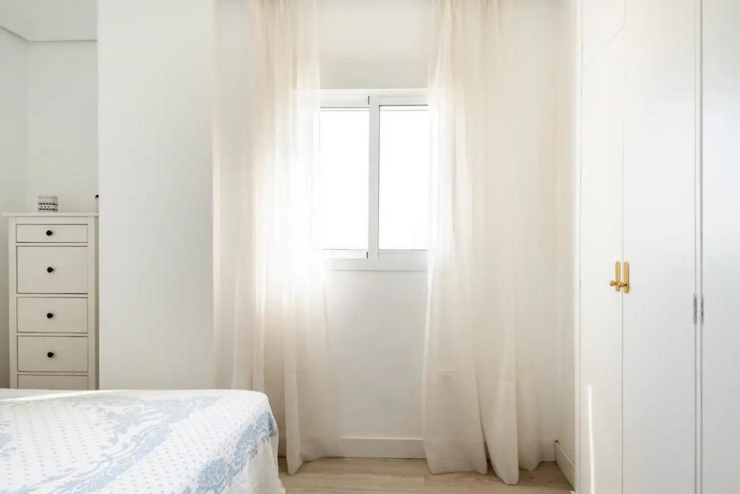 Apartamento Amplio Con 4 Habitaciones Y 2 Banos - Great Apartment With 4 Rooms - 2 Baths Seville Exterior photo